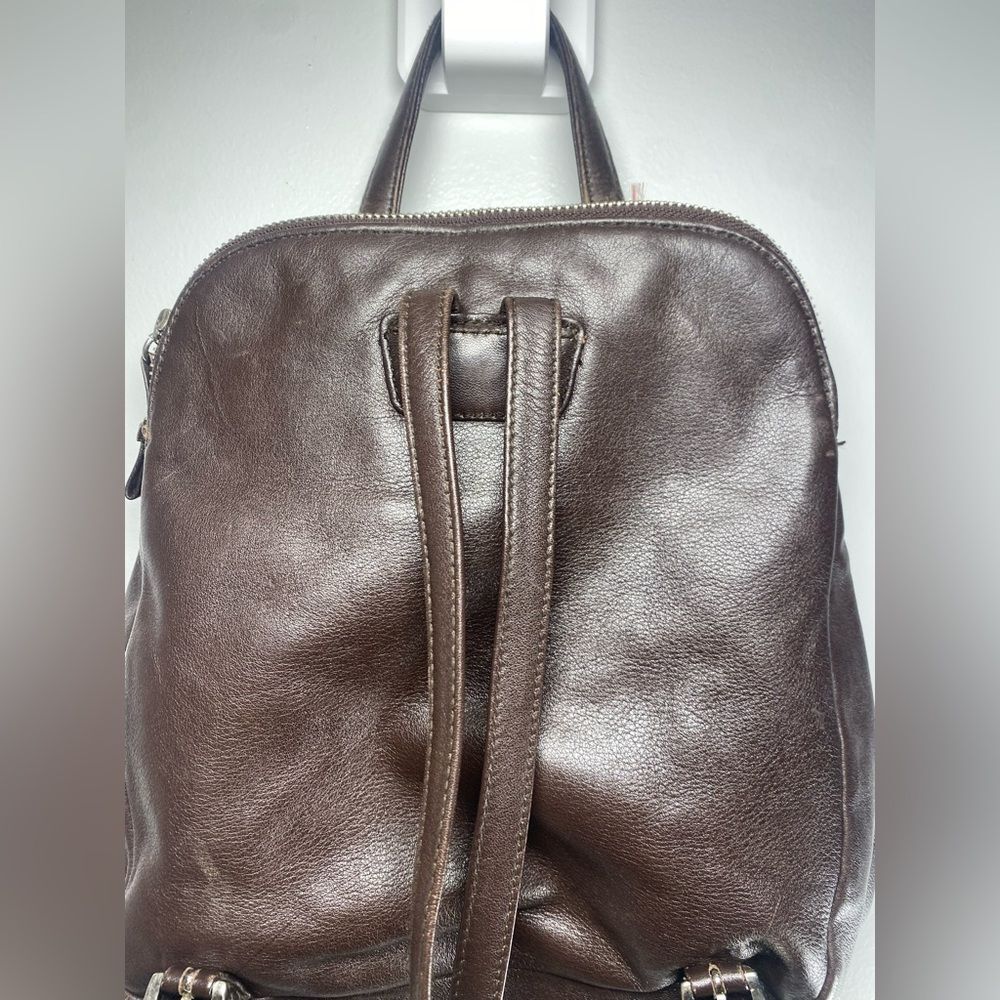 Vintage-style 2000s GUESS Brown Leather 9 Inch Backpack - Picture 6 of 9